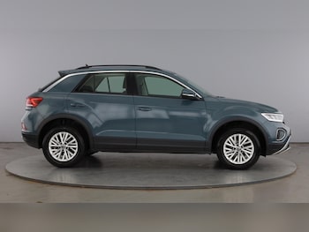 Used Volkswagen T-Roc 2023 for sale - 78745501: Photo