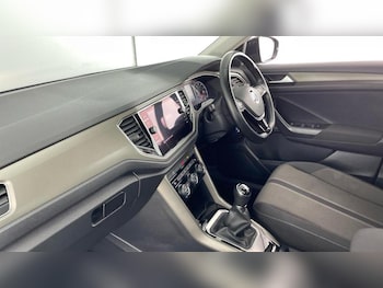 Used Volkswagen T-Roc 2020 for sale - 76146683: Photo