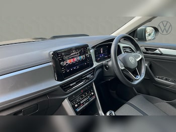 Used Volkswagen T-Roc 2024 for sale - 78499538: Photo
