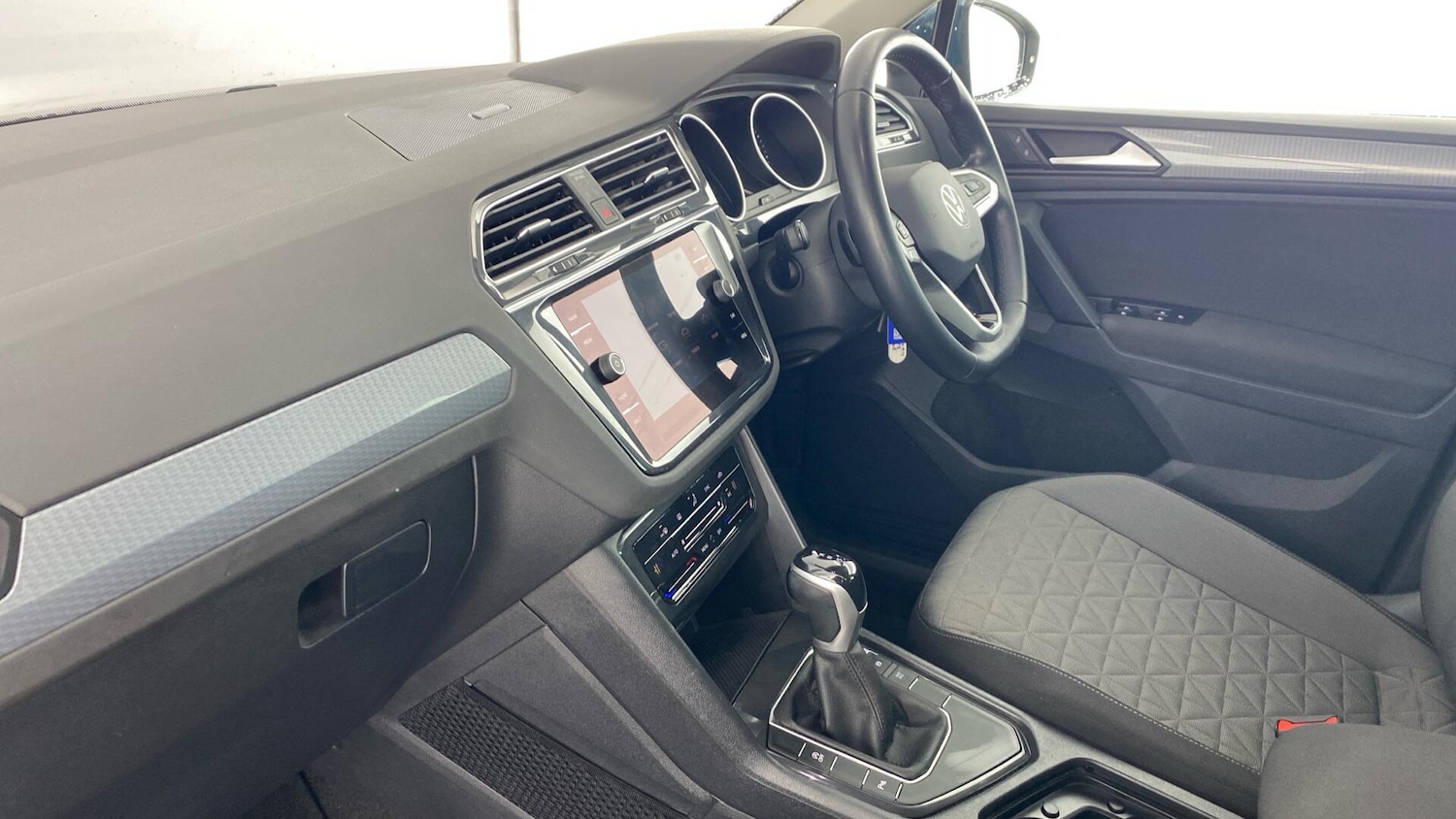 Used Volkswagen Tiguan 2022 for sale - 77640839: Photo 2