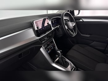 Used Volkswagen T-Roc 2024 for sale - 77781937: Photo