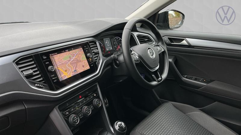 Used Volkswagen T-Roc 2022 for sale - 76298977: Photo 2