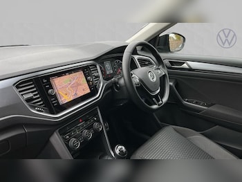Used Volkswagen T-Roc 2022 for sale - 76298977: Photo