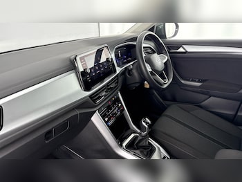 Used Volkswagen T-Roc 2023 for sale - 77640844: Photo