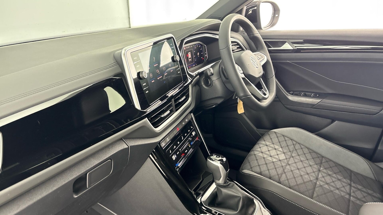 Used Volkswagen T-Roc 2025 for sale - 77506391: Photo 2