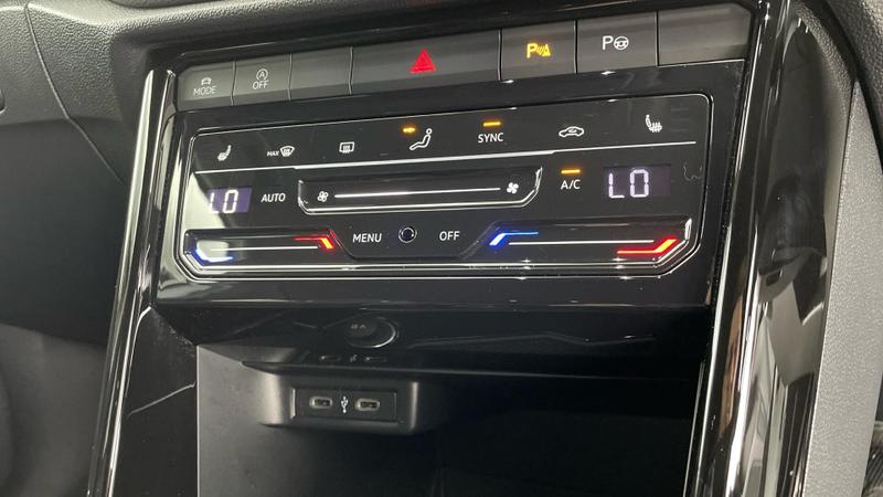 Used Volkswagen T-Roc 2023 for sale - 77116811: Photo 12