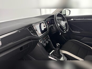 Used Volkswagen T-Roc 2018 for sale - 77735983: Photo