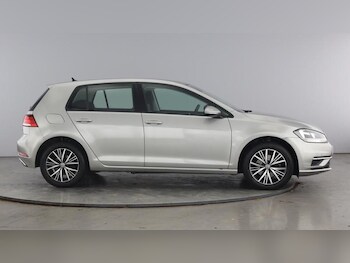 Used Volkswagen Golf 2017 for sale - 75453817: Photo