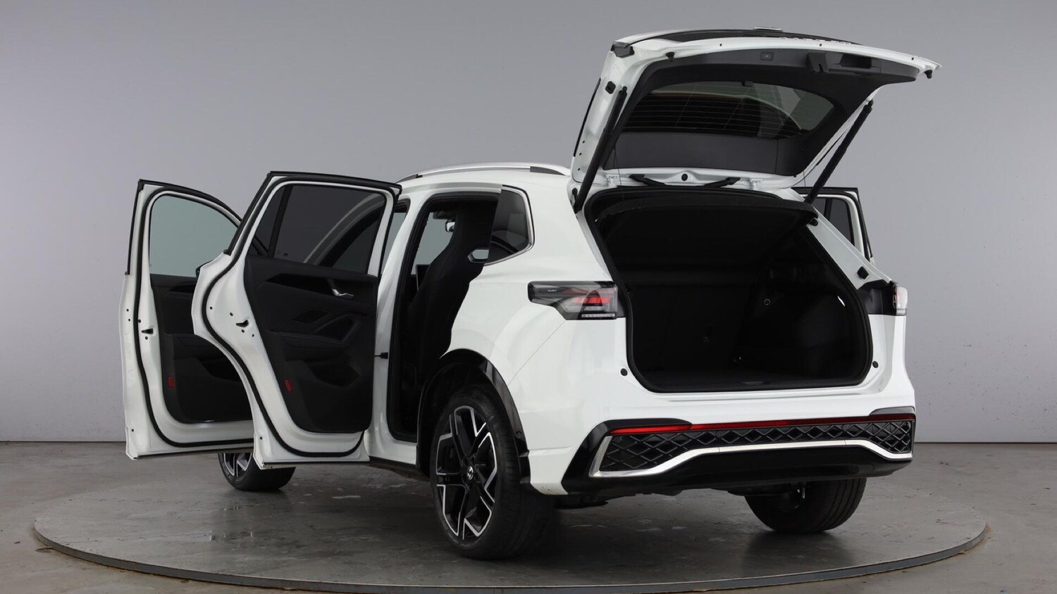 Used Volkswagen Tiguan 2025 for sale - 77760899: Photo 11