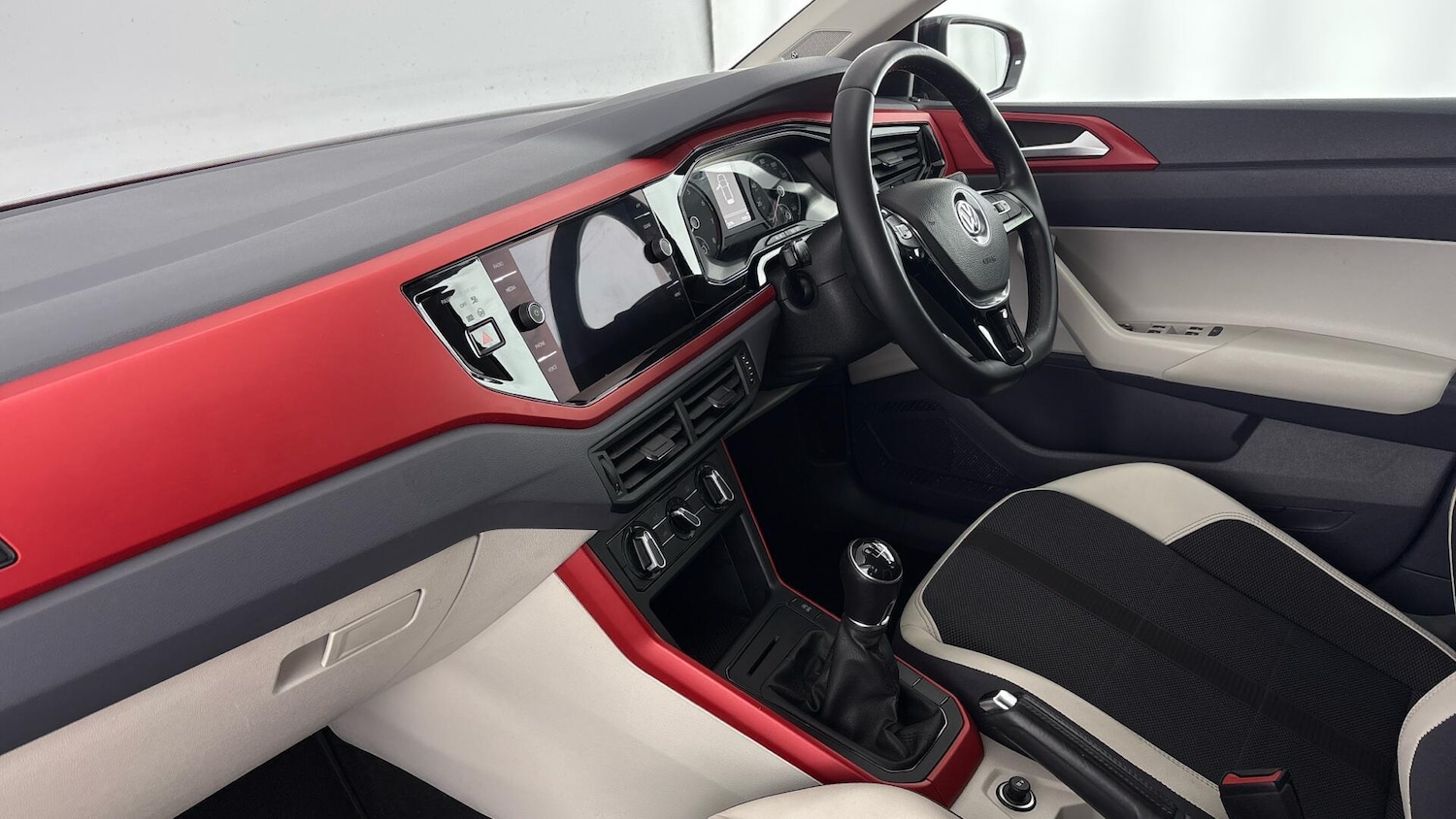 Used Volkswagen Polo 2018 for sale - 77837146: Photo 2