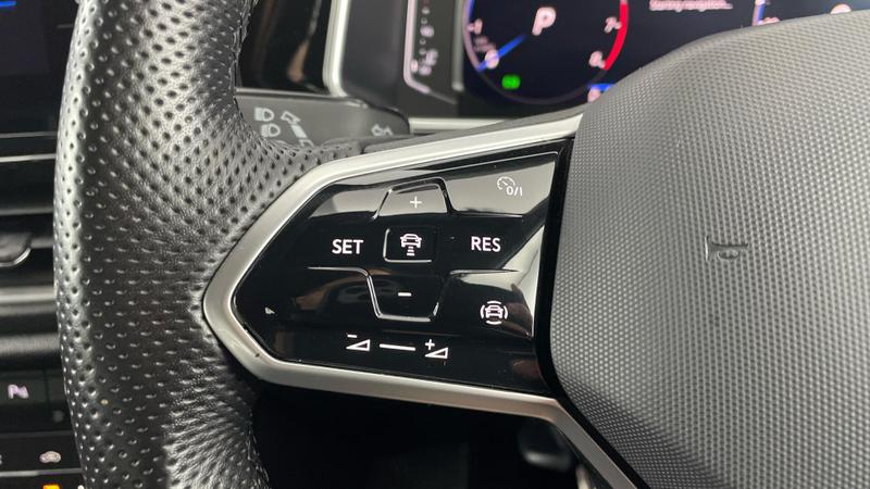 Used Volkswagen T-Roc 2022 for sale - 76631299: Photo 23