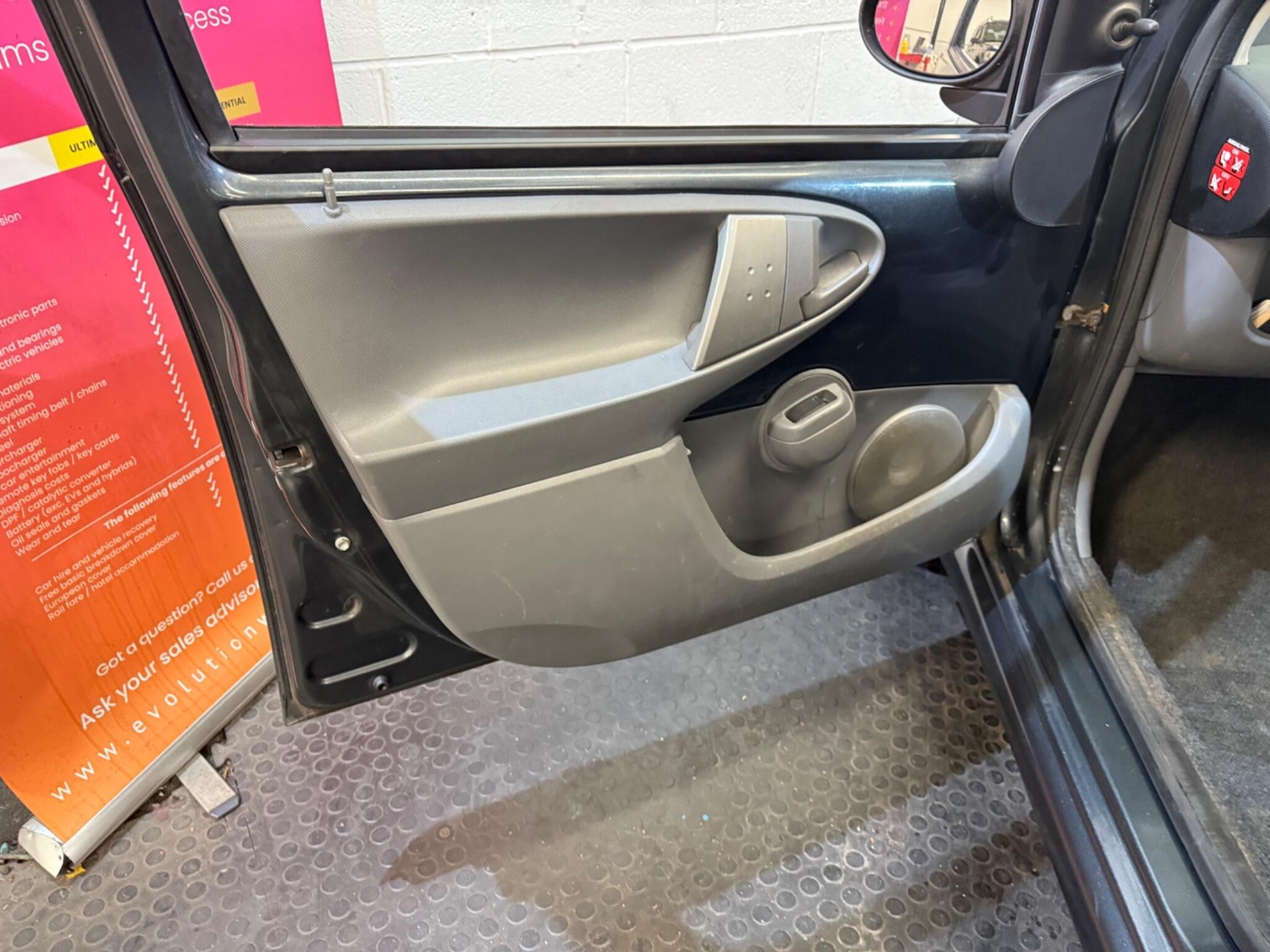 Used Toyota AYGO 2009 for sale - 76388123: Photo 24