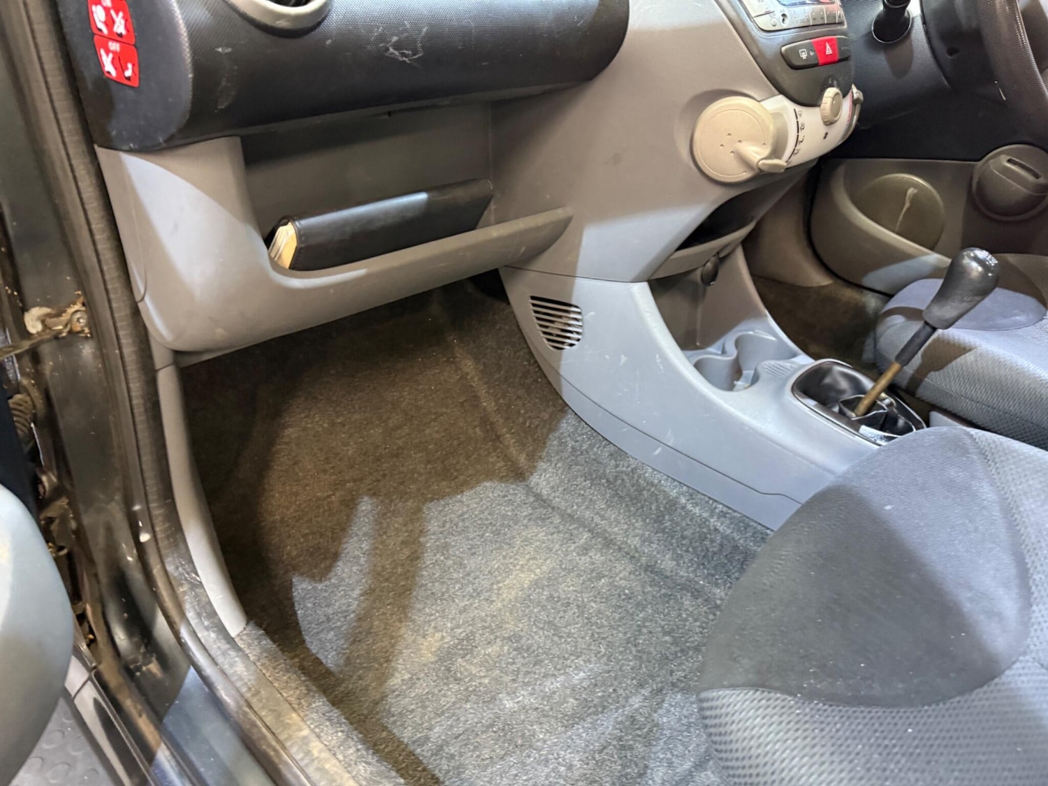 Used Toyota AYGO 2009 for sale - 76388123: Photo 26