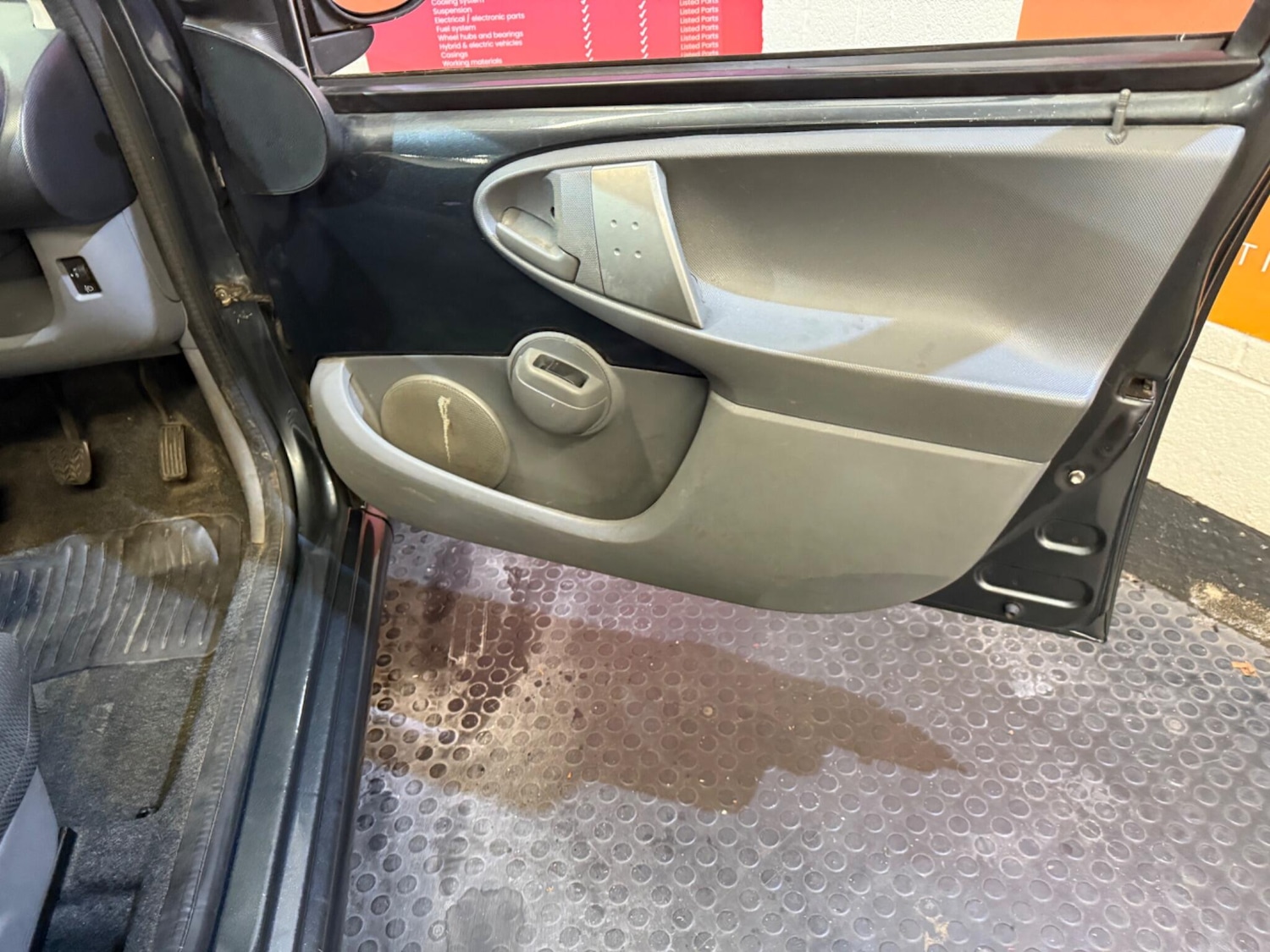 Used Toyota AYGO 2009 for sale - 76388123: Photo 34