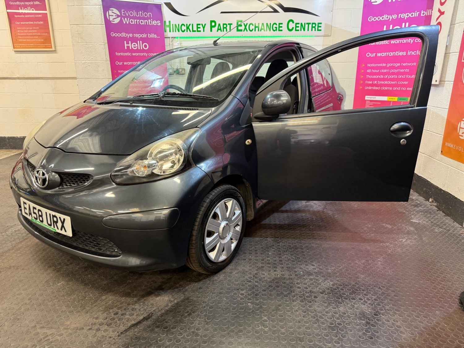 Used Toyota AYGO 2009 for sale - 76388123: Photo 4