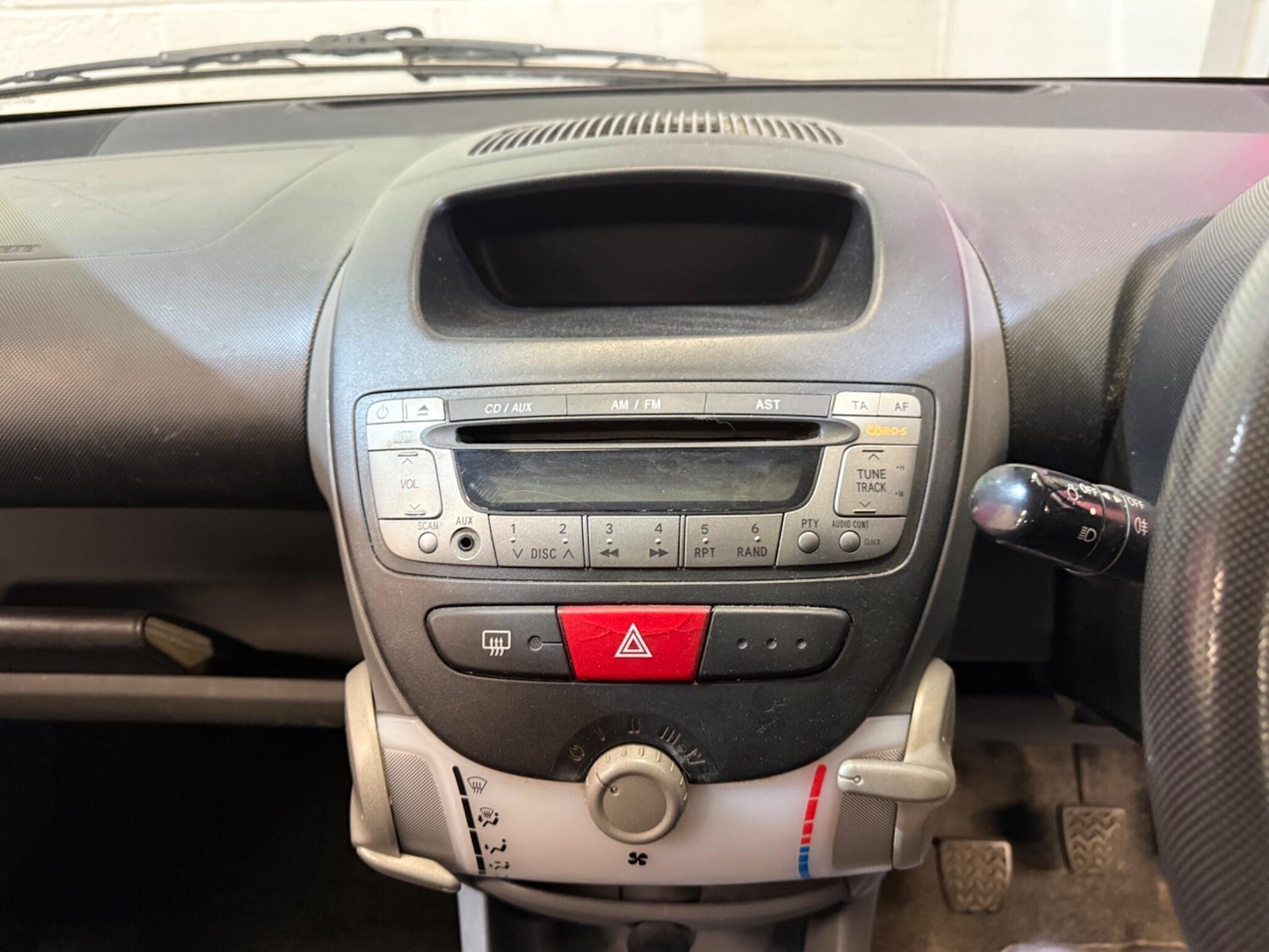 Used Toyota AYGO 2009 for sale - 76388123: Photo 40