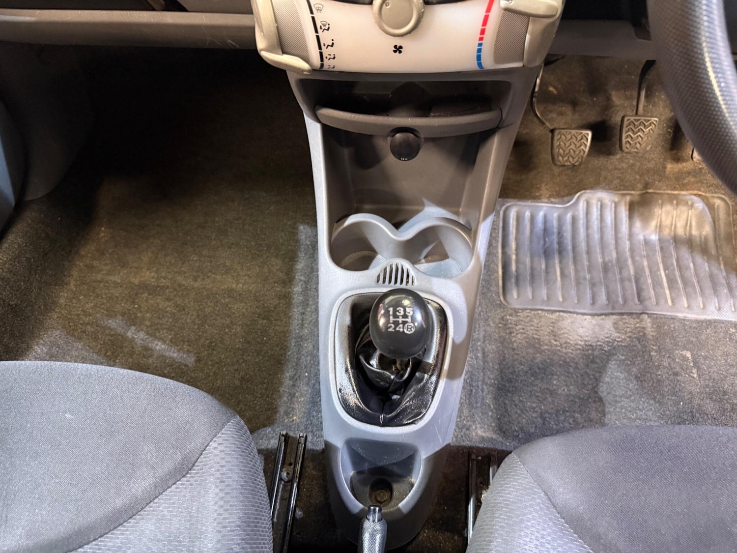 Used Toyota AYGO 2009 for sale - 76388123: Photo 41