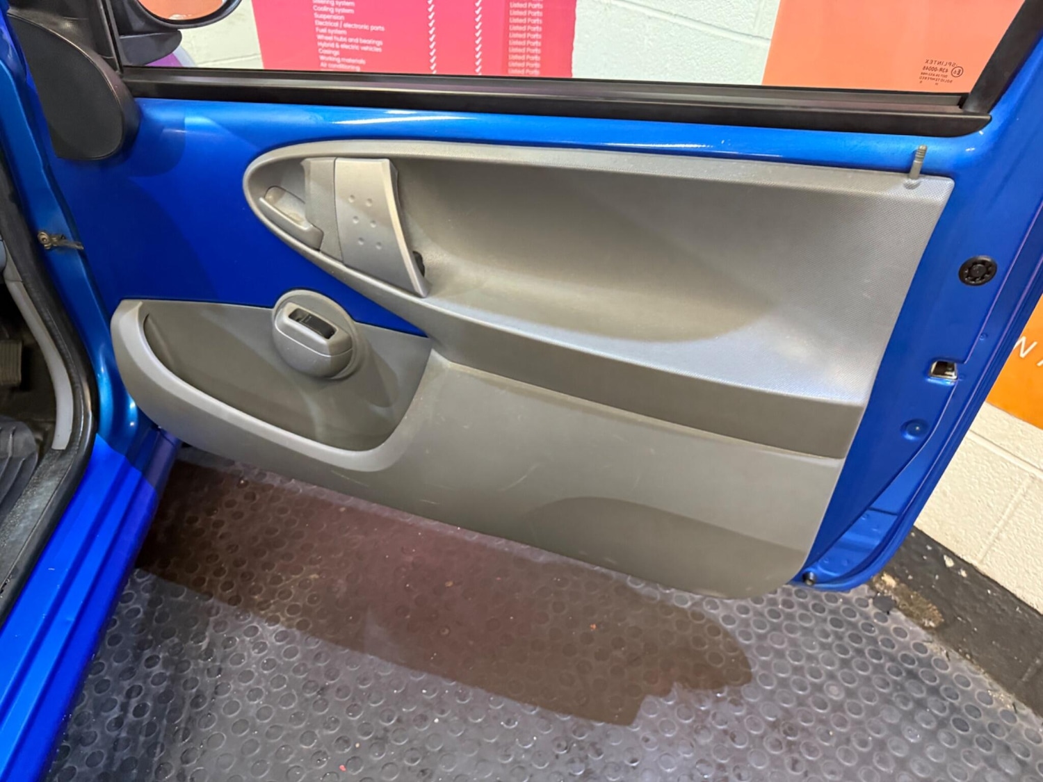 Used Peugeot 107 2010 for sale - 76549837: Photo 25