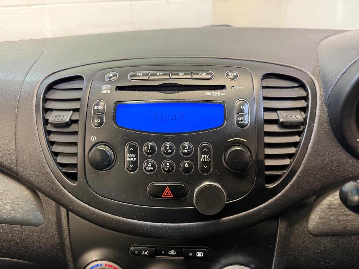 Used Hyundai i10 2012 for sale - 76433282: Photo 39