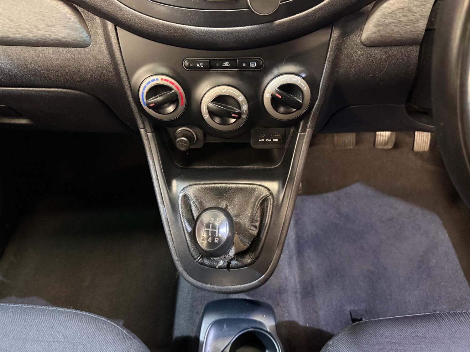 Used Hyundai i10 2012 for sale - 76433282: Photo 40