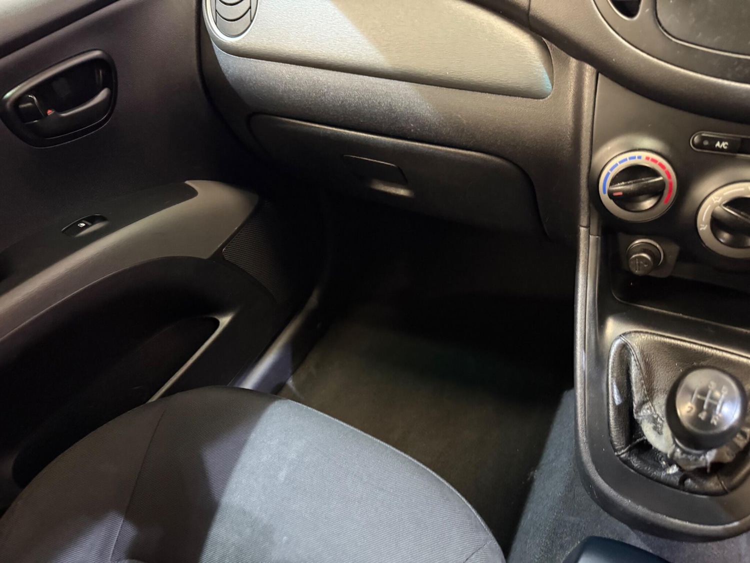 Used Hyundai i10 2012 for sale - 76433282: Photo 41