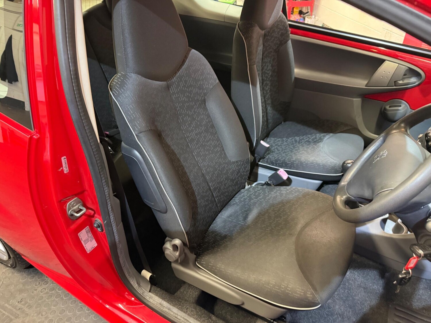 Used Peugeot 107 2009 for sale - 76619605: Photo 27