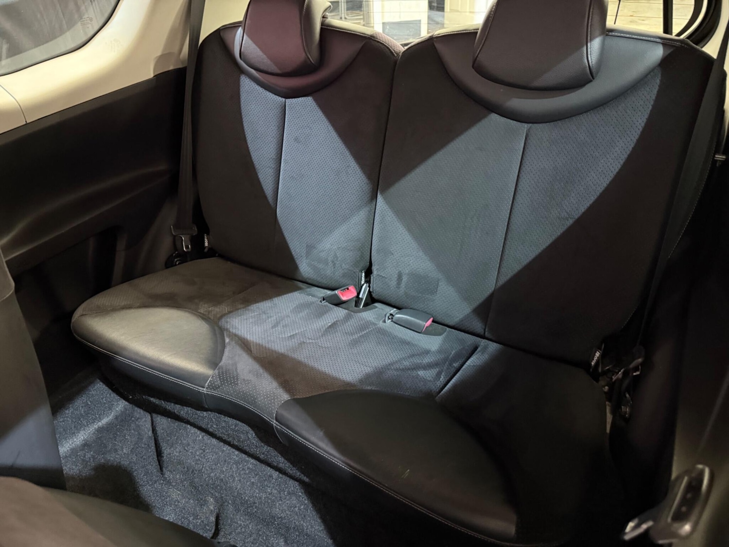 Used Toyota AYGO 2012 for sale - 76359938: Photo 25