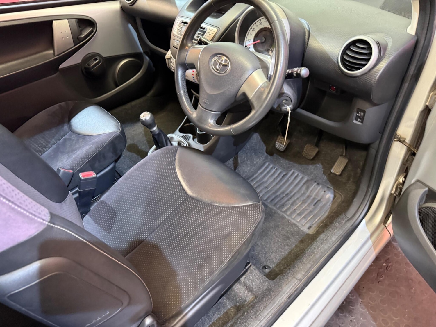 Used Toyota AYGO 2012 for sale - 76359938: Photo 28