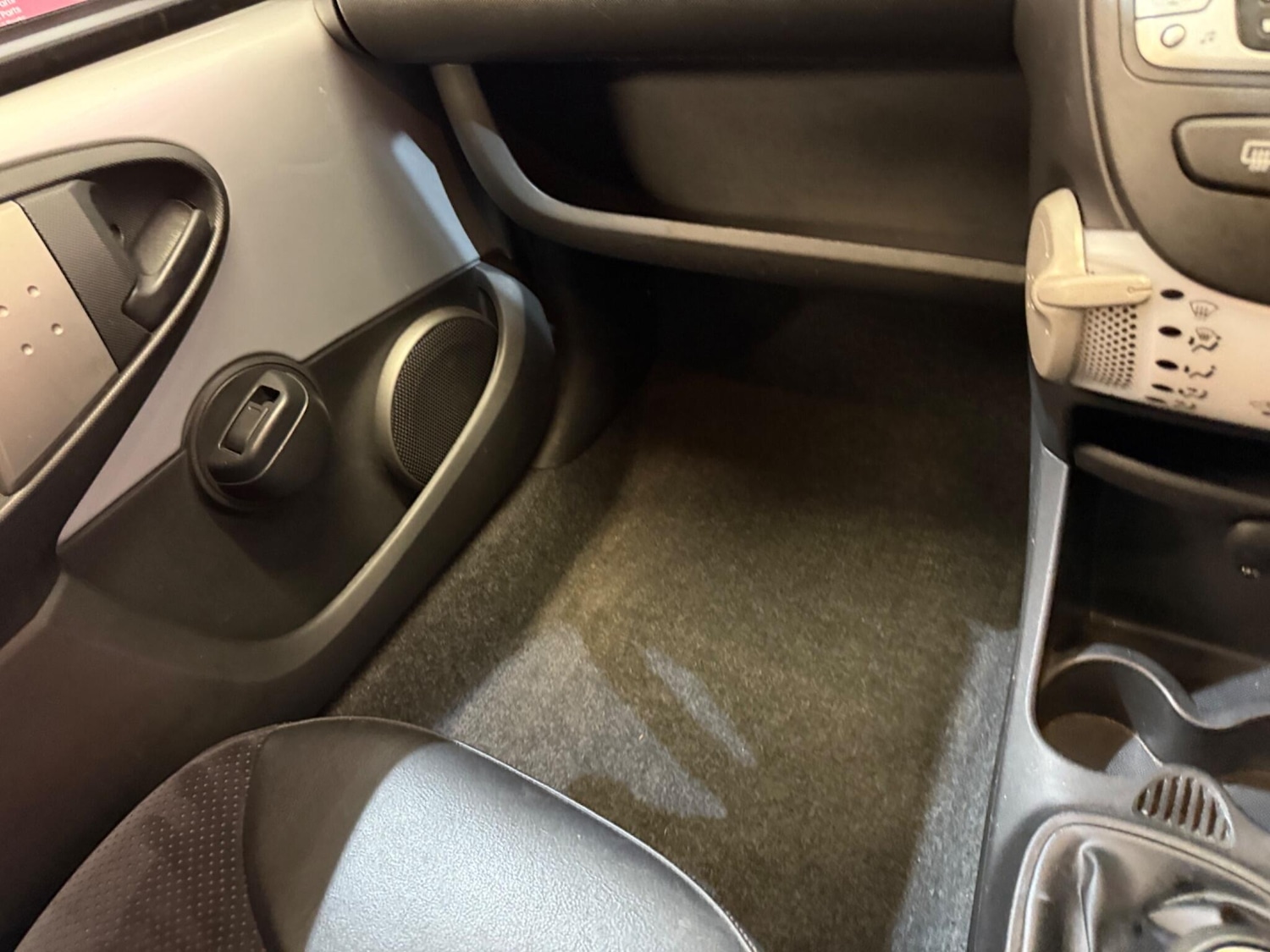 Used Toyota AYGO 2012 for sale - 76359938: Photo 35