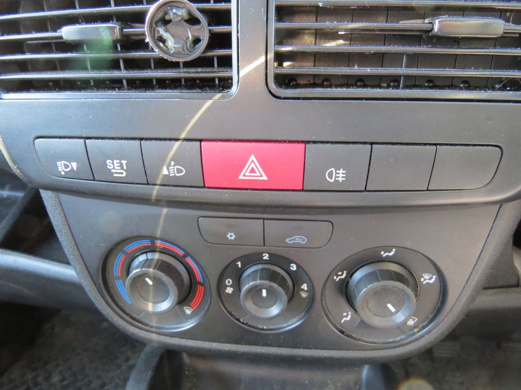 Used Vauxhall Combo 2018 for sale - 78082691: Photo 15