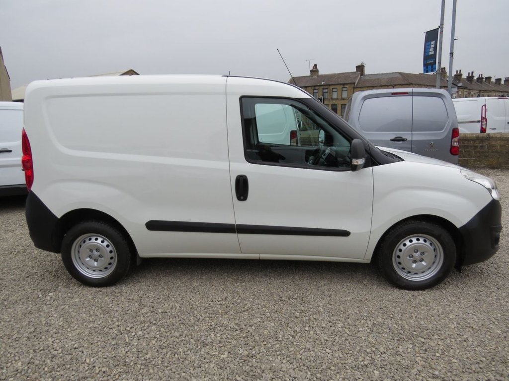 Used Vauxhall Combo 2017 for sale - 76820356: Photo 1