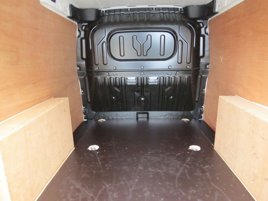 Used Vauxhall Combo 2017 for sale - 76820356: Photo 2