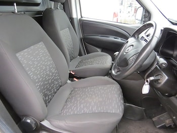 Used Vauxhall Combo 2017 for sale - 76820356: Photo