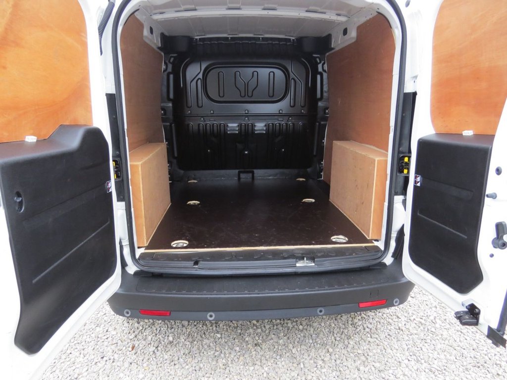 Used Vauxhall Combo 2017 for sale - 76820356: Photo 7