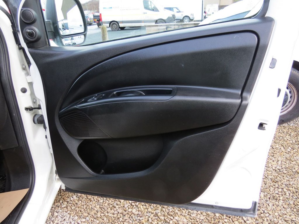 Used Vauxhall Combo 2018 for sale - 76820626: Photo 26