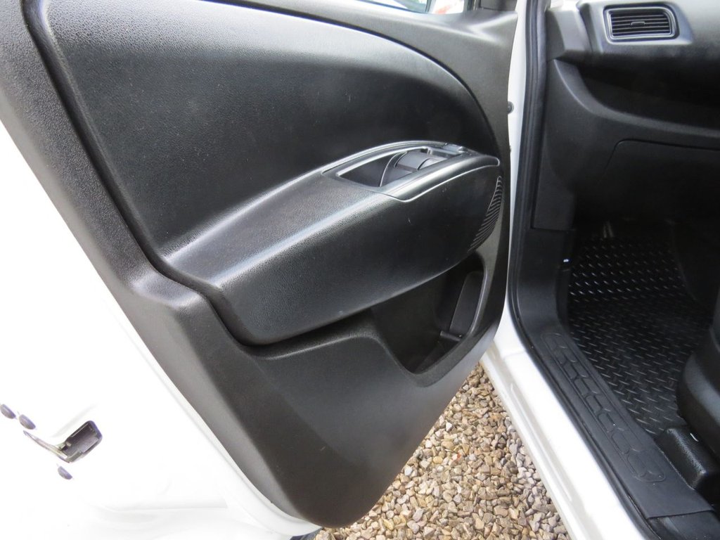 Used Vauxhall Combo 2018 for sale - 76820626: Photo 40