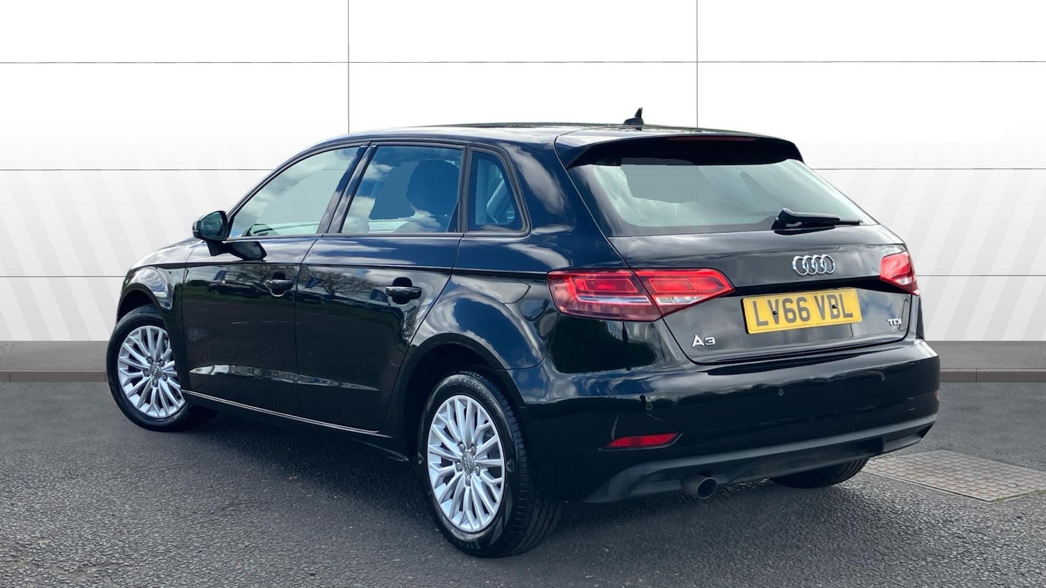 Used Audi A3 2016 for sale - 78223199: Photo 2