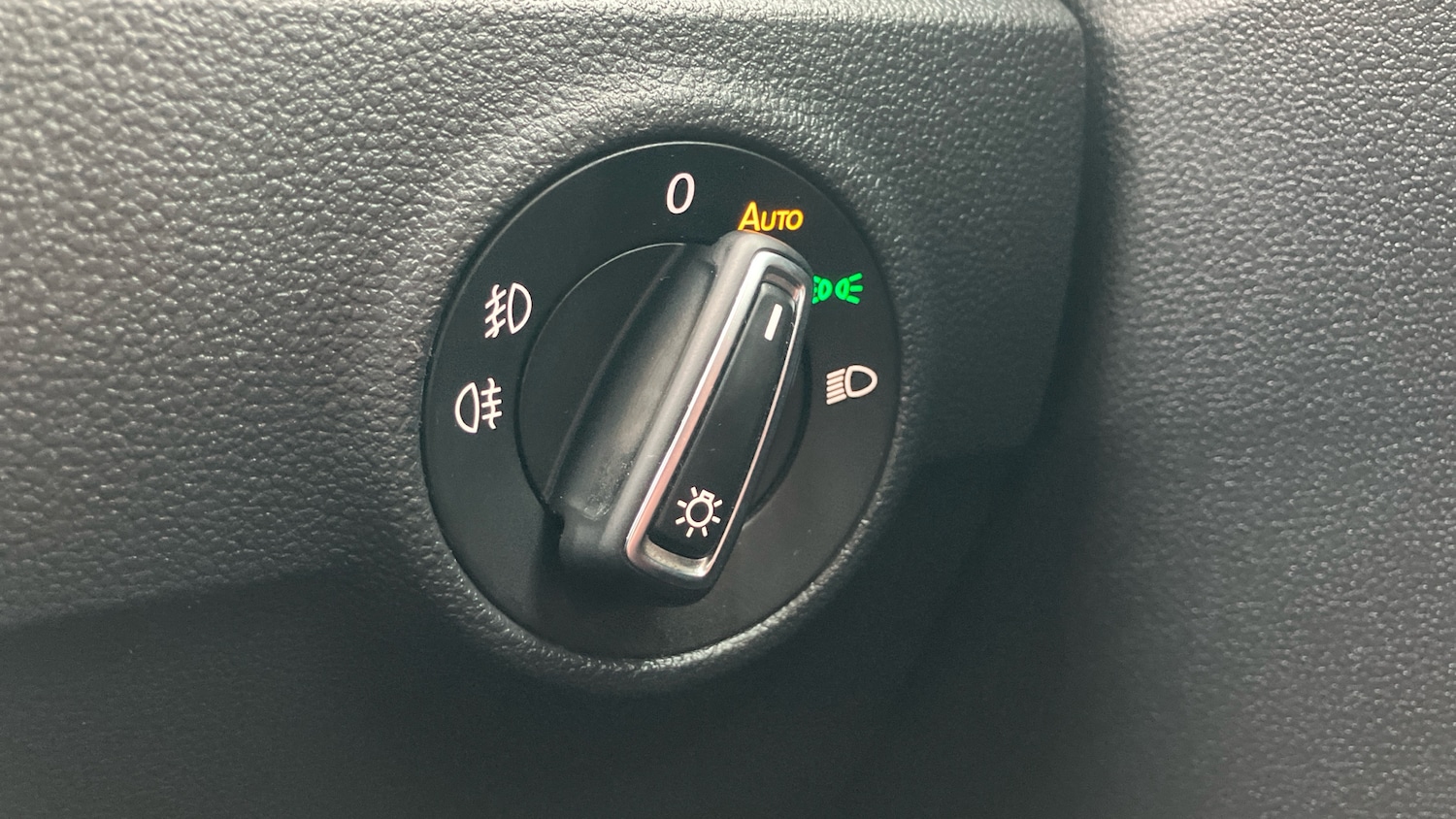 Used Volkswagen T-Roc 2019 for sale - 76693207: Photo 28