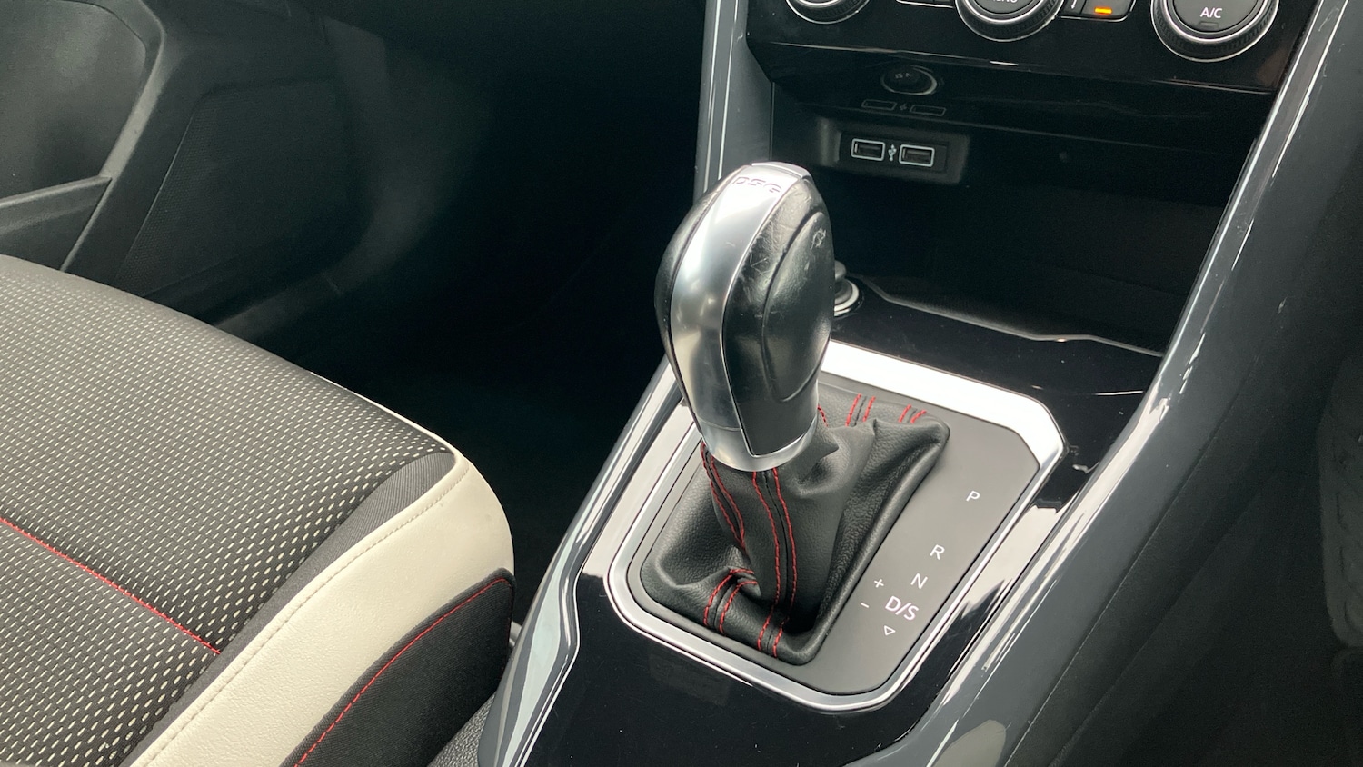 Used Volkswagen T-Roc 2019 for sale - 76693207: Photo 31