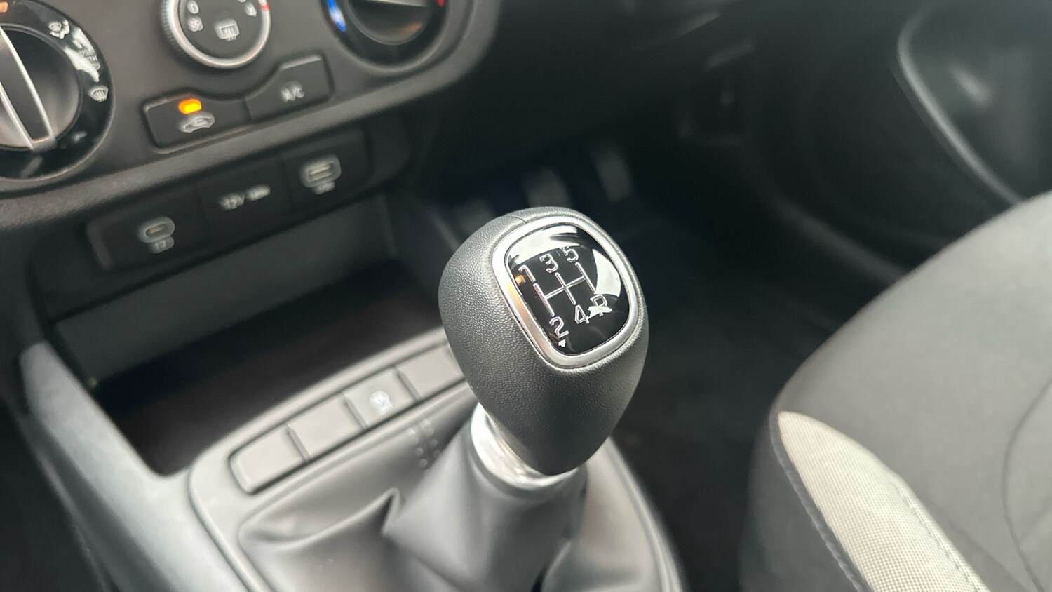 Used Hyundai i10 2024 for sale - 76531000: Photo 13