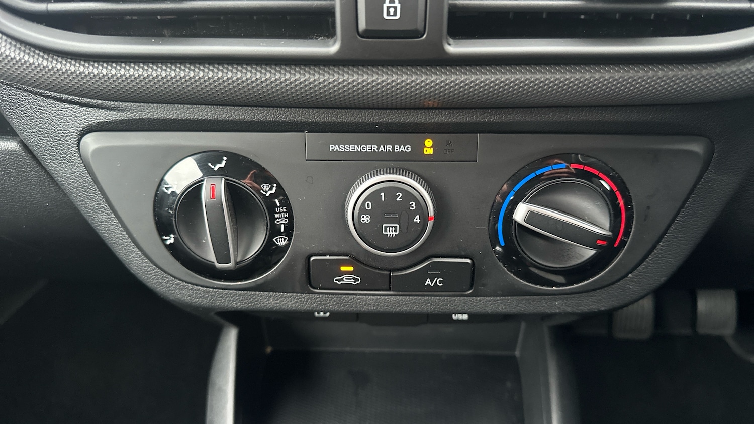 Used Hyundai i10 2024 for sale - 76531000: Photo 33