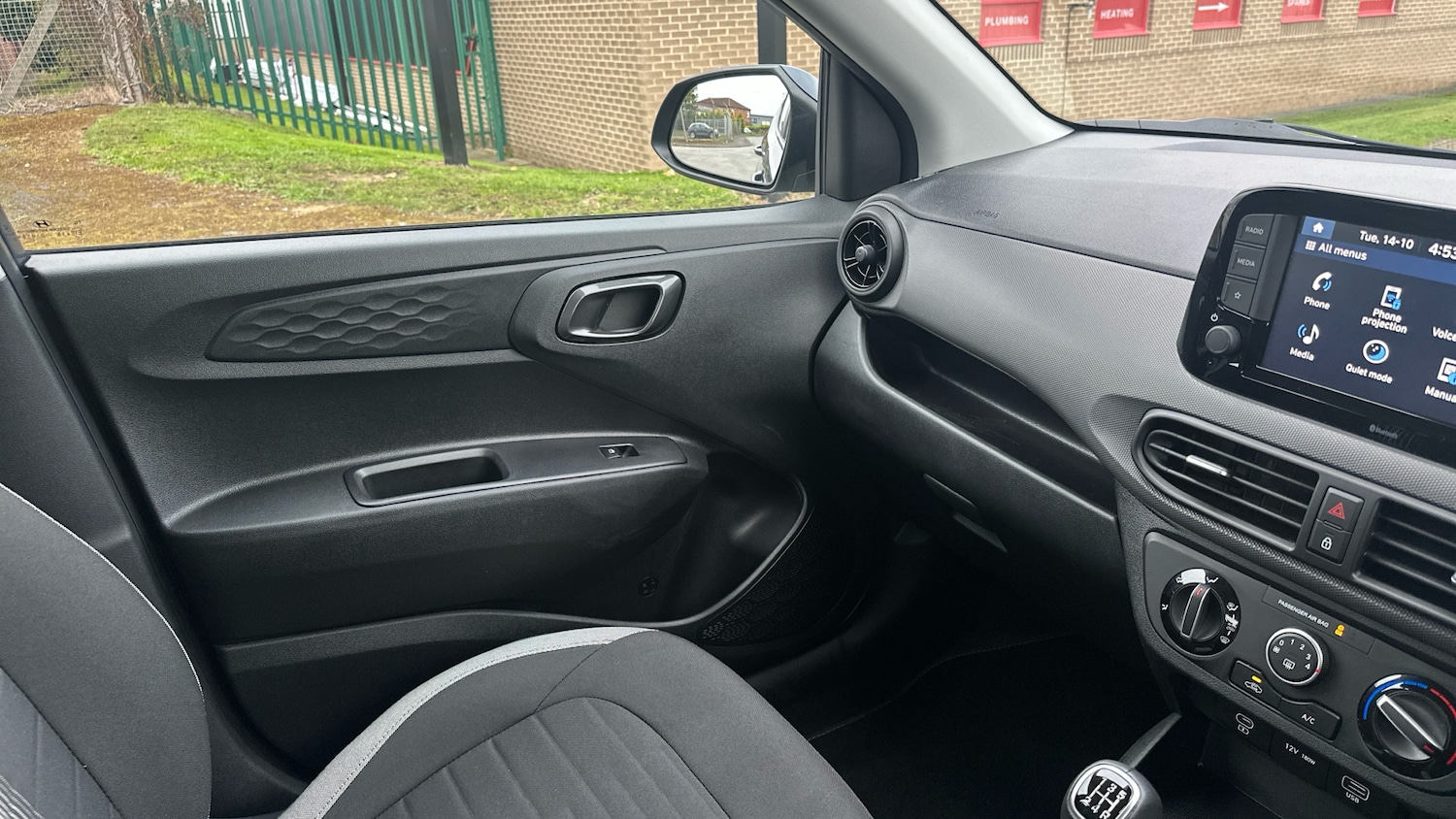 Used Hyundai i10 2024 for sale - 76531000: Photo 41