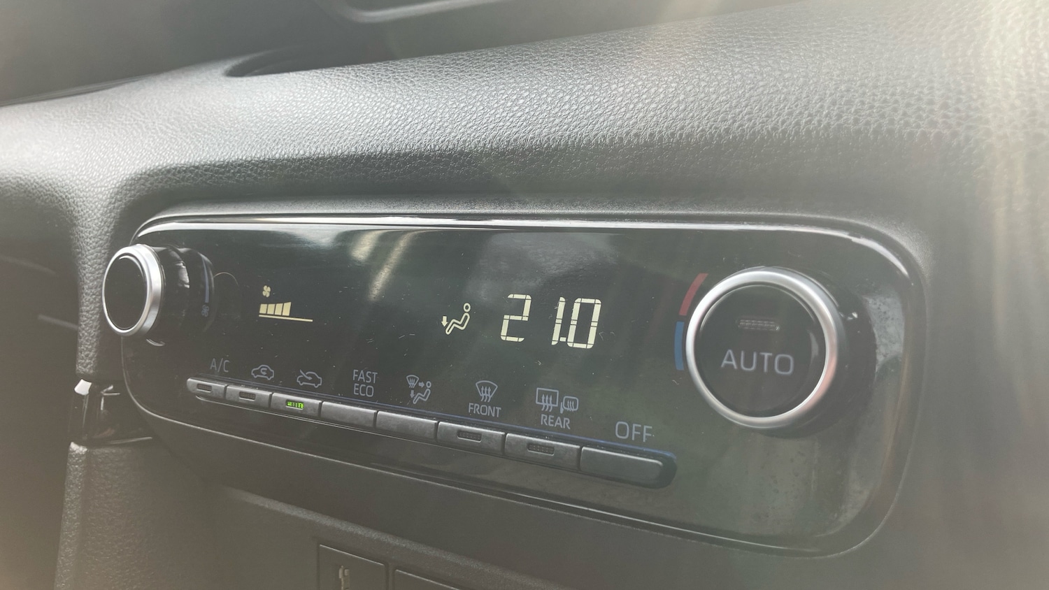 Used Toyota Yaris 2022 for sale - 77998209: Photo 34