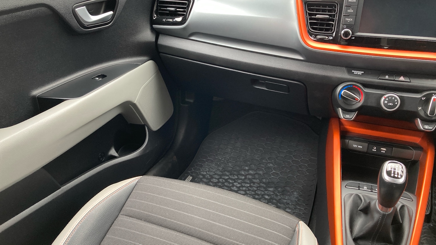 Used Kia Stonic 2019 for sale - 76329925: Photo 14