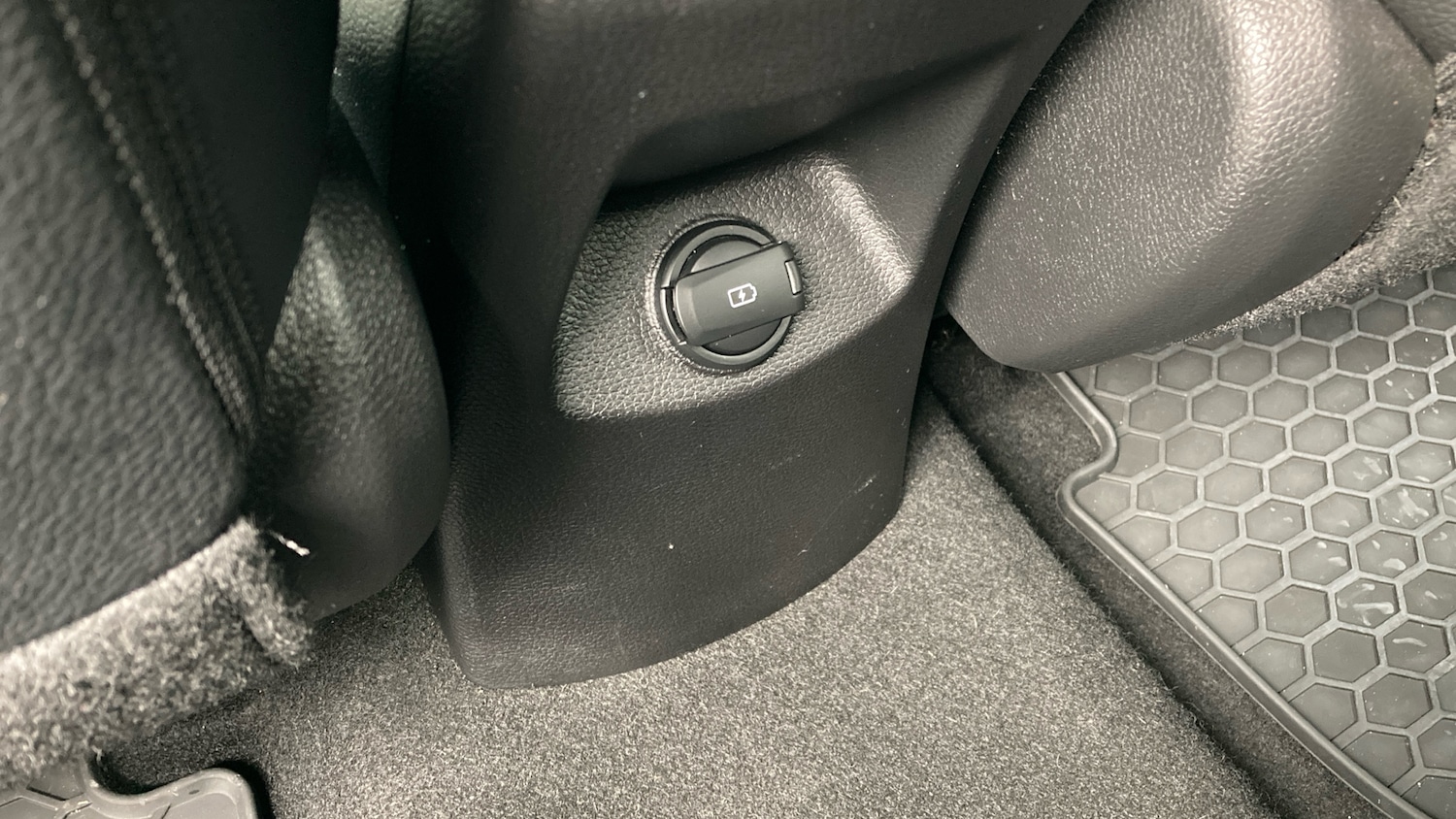 Used Kia Stonic 2019 for sale - 76329925: Photo 23