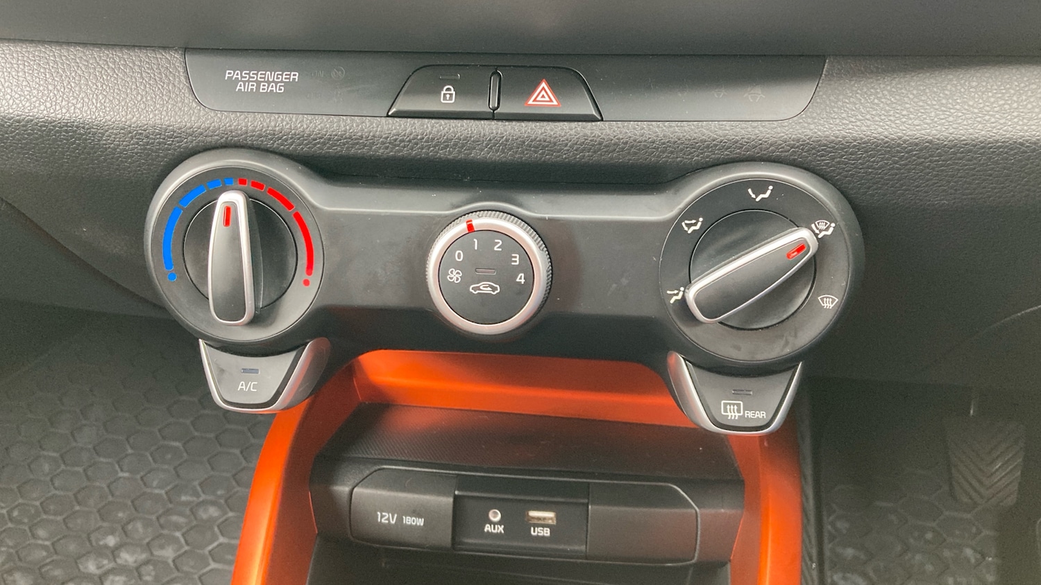 Used Kia Stonic 2019 for sale - 76329925: Photo 38