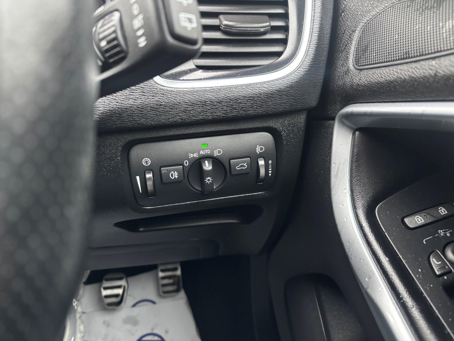 Used Volvo V40 2014 for sale - 77216147: Photo 28