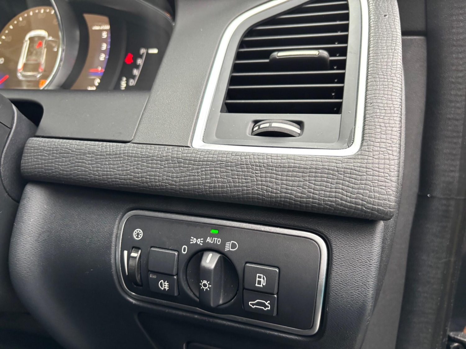 Used Volvo XC60 2017 for sale - 77216141: Photo 19