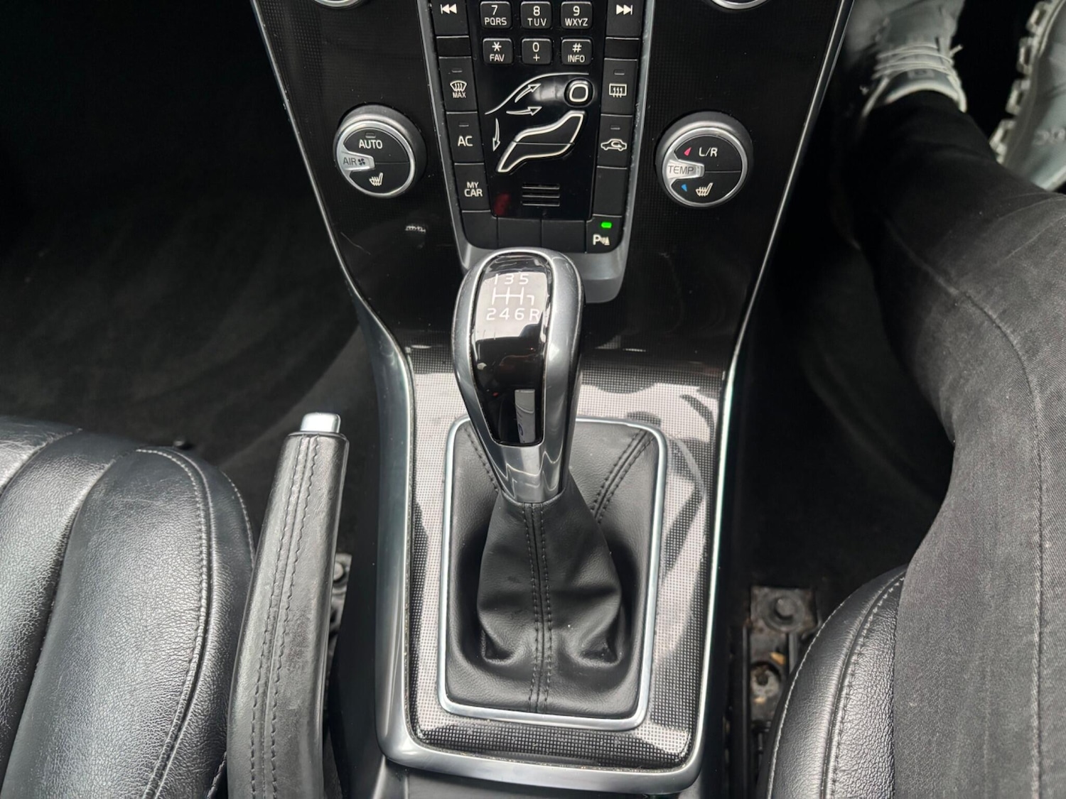 Used Volvo V40 2016 for sale - 77215433: Photo 25