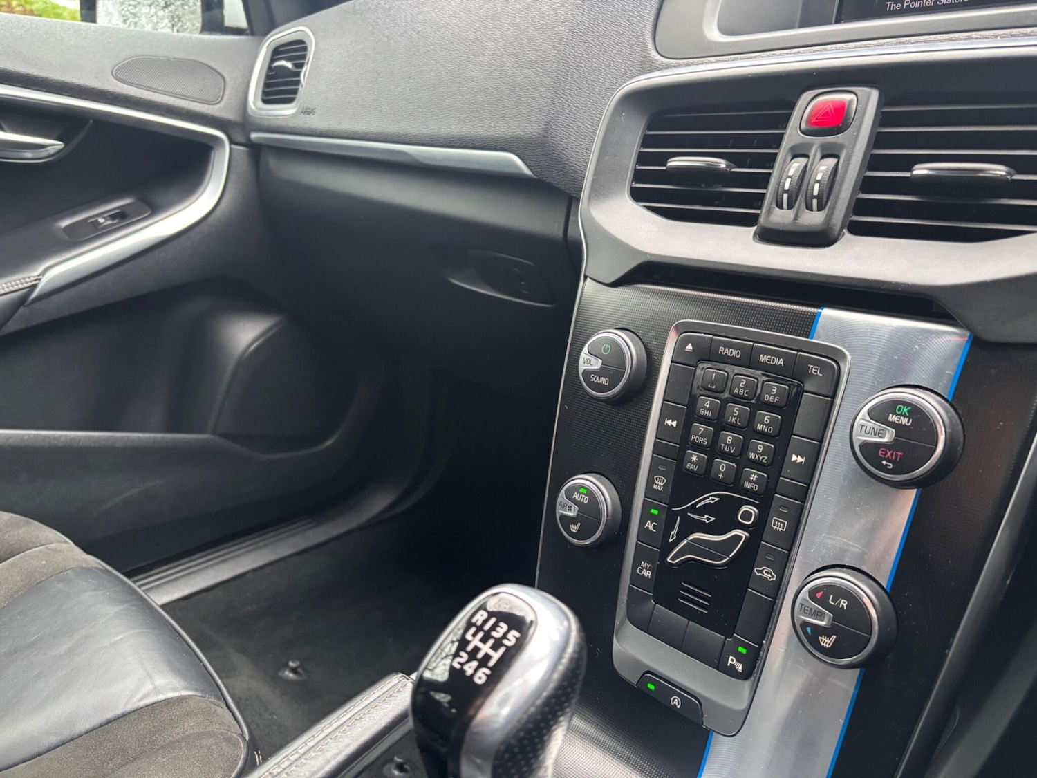 Used Volvo V40 2014 for sale - 77216360: Photo 28